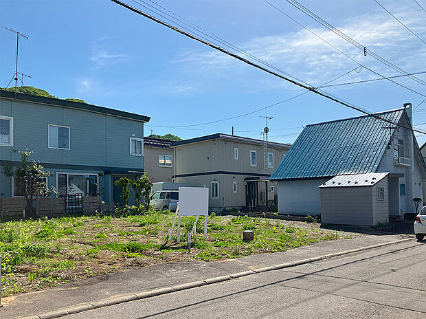 【現地写真】
幅員約8mの北東側道路に面し、開放感のあるお住まいを建築可能です。
【2023年7月撮影】