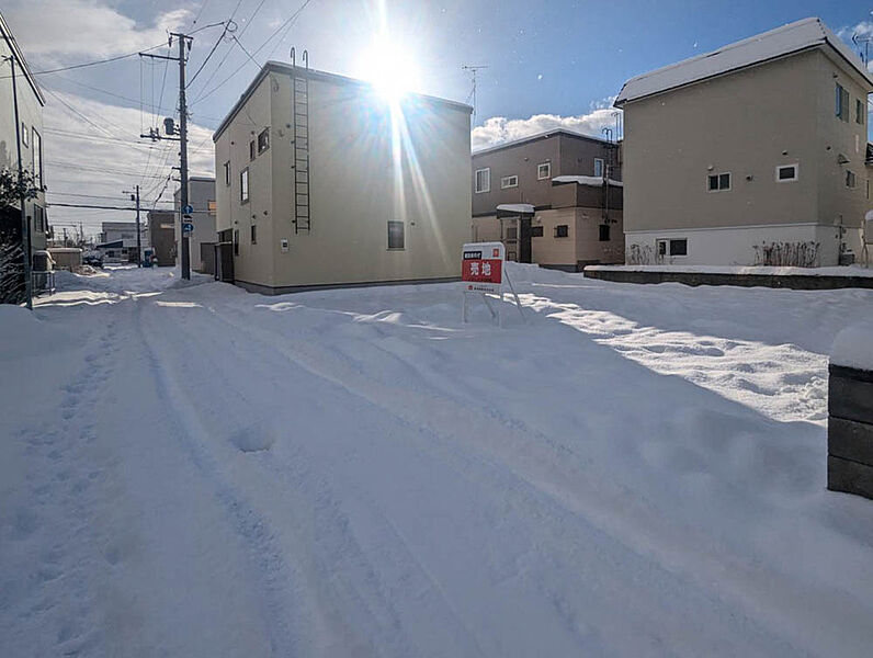 【現地写真】
周辺は落ち着いた住宅地となっており住環境良好。徒歩10分圏内には生活利便施設が揃い、子育て世帯にもおすすめです。
（2025年1月撮影）