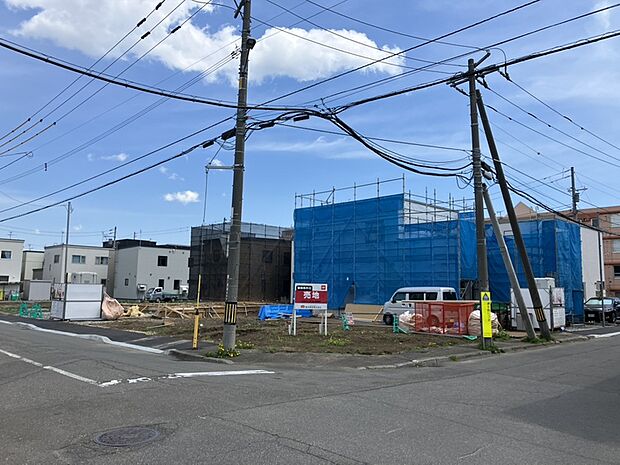 【9号地現地写真】
敷地面積を有効に活用した建物が建てやすい整形地です。更地にてお引渡しになります。
(2026年5月撮影）