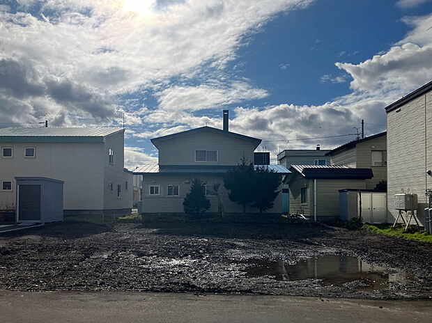 【現地写真】
敷地面積を有効に活用した建物が建てやすい整形地。建築後も生活がしやすい平坦な地勢です。
(2025年11月撮影）