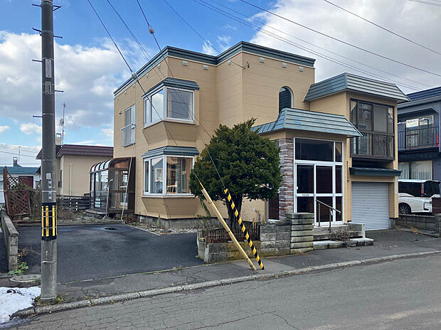 【現地写真】
現状古家ございますが、解体後のお引き渡しのため解体費用がかからないのも嬉しいポイントですね。
（2025年12月撮影）