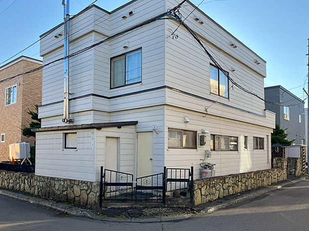 【現地写真】
ゆとりのある売地が登場です。角地につき風通し良好、間口も広く開放感のある立地が嬉しいポイント！
（2025年11月撮影）