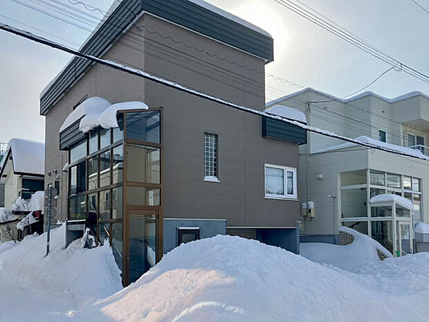 【現地写真】
現在古家がございますが、解体後更地でのお引渡しになります。解体費用が掛からず、スムーズに建築を進められます。
(2026年2月撮影)