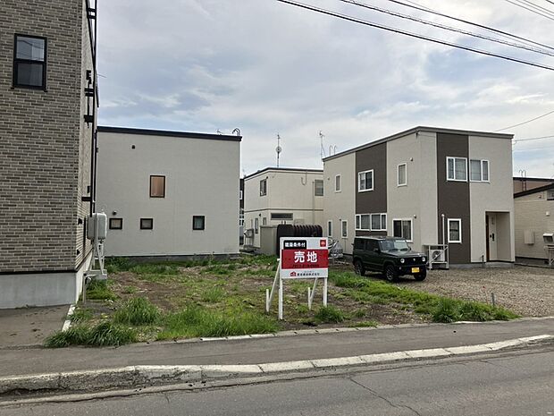 【現地写真】
現在更地につき即お引渡しが可能。解体費用が抑えられ、お引き渡し後は建築がスムーズに進められます。
(2026年5月撮影)