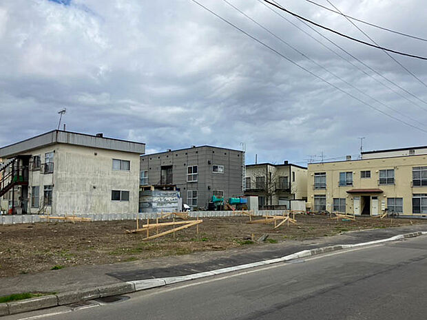 【現地写真】
更地渡しのため解体費用が掛からず、お引渡し後はスムーズに建築を始められます。即お引渡しも可能です。
（2026年4月撮影）