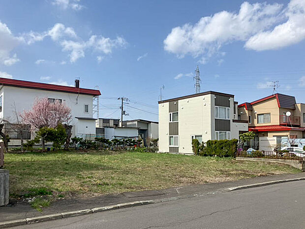【現地写真】
敷地を有効的に使え、建築プランが描きやすい整形地となっております。参考プランもご用意しておりますので、お気軽にお問い合わせください。
(2026年4月撮影)