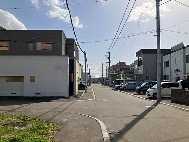 【現地写真】
毎日のお買い物に便利な生活利便施設充実エリア。ぜひ夢のマイホームをご実現ください。
（2026年4月撮影）