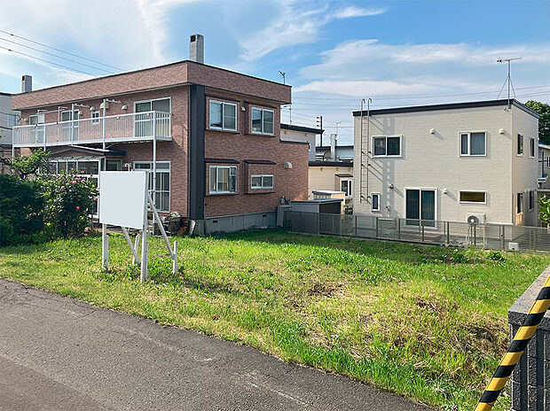 【【現地写真】】最寄りの「星置」駅には複数のスーパーがあり、帰宅途中にお買い物をすませることができるのは、嬉しいポイントです。
2024年6月撮影