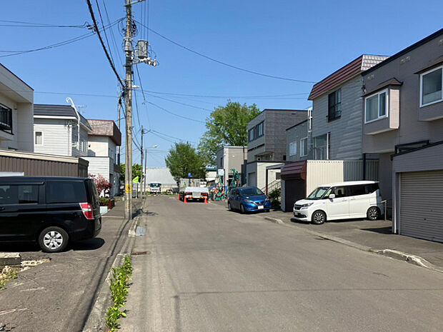 【【現地写真】】スーパーやコンビニ、小中学校などの生活利便施設が徒歩圏内に充実しています。
(2024年5月撮影)