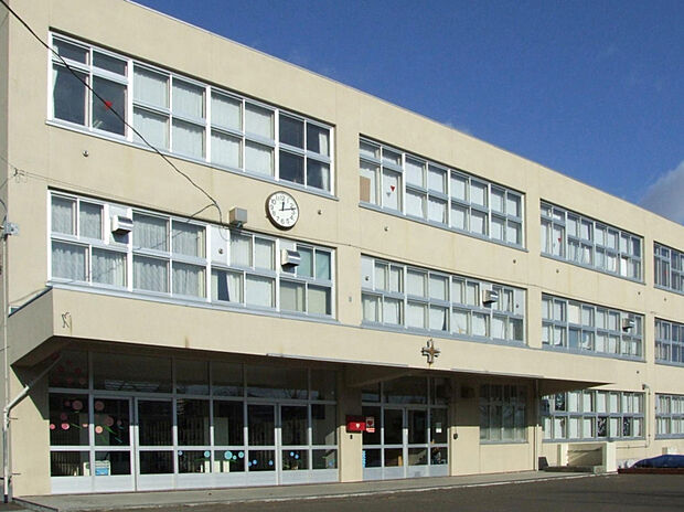 西陵中学校（約1,300m）