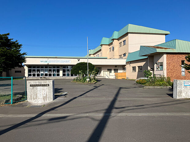 青葉中学校(約1,100m)