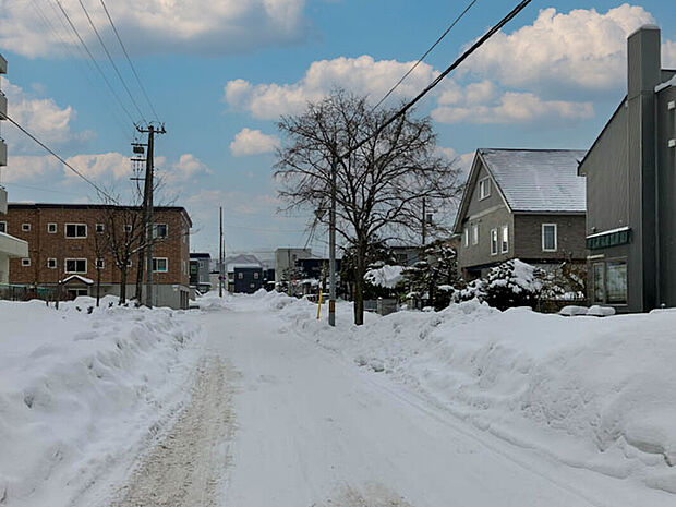 【【現地写真】】周辺は落ち着いた住宅地となっており住環境良好。徒歩10分圏内には生活利便施設が充実し、日々の暮らしを支えてくれます。
(2026年2月撮影)