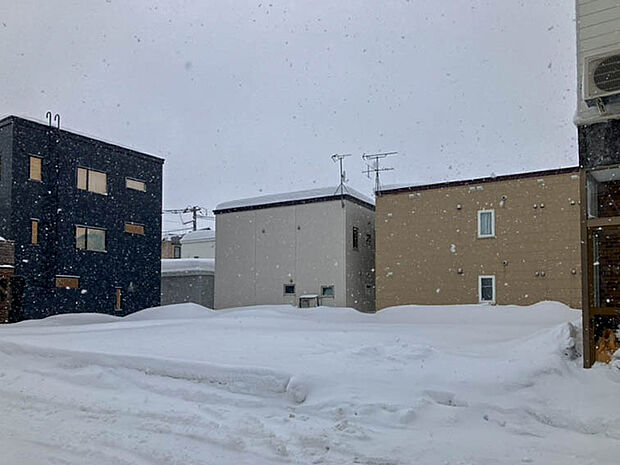 【【現地写真】】現在古家がございますが、更地でのお渡しになりますので、解体費用が抑えられ、お引き渡し後はスムーズな着工が可能です。
(2026年2月撮影)