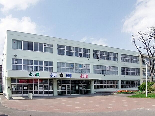 新川中央小学校(約400m)