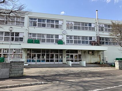 新川中学校 1330m(徒歩17分)