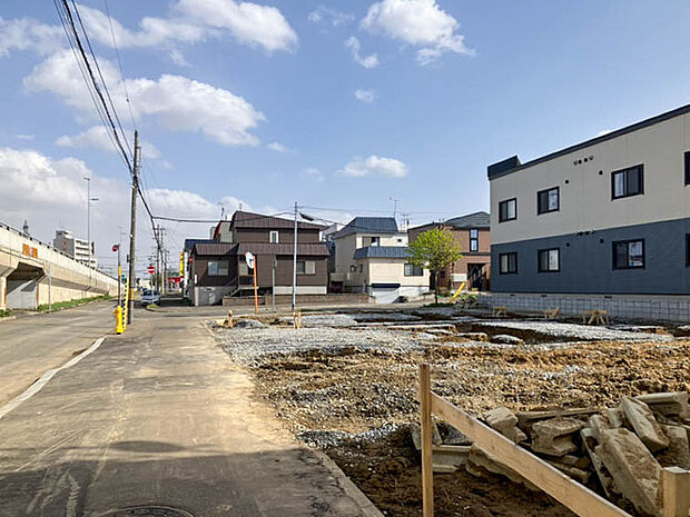 【【現地写真】】徒歩圏内には教育機関や生活利便施設が揃い住環境良好。子育てにも優しい立地です。ぜひ現地をご覧ください。
(2026年4月撮影)