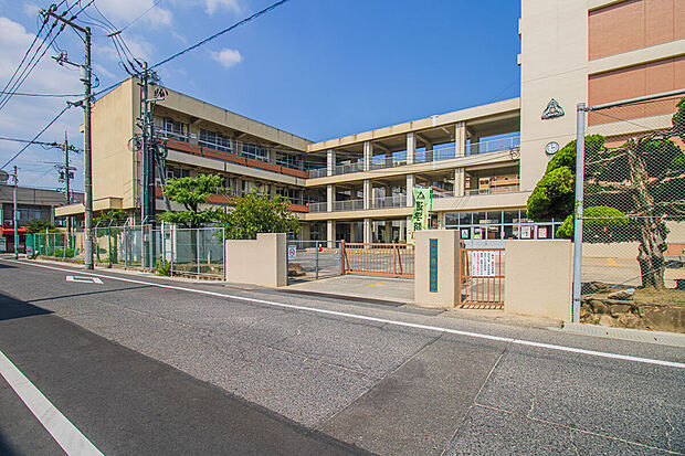 手城小学校(約1,200m)