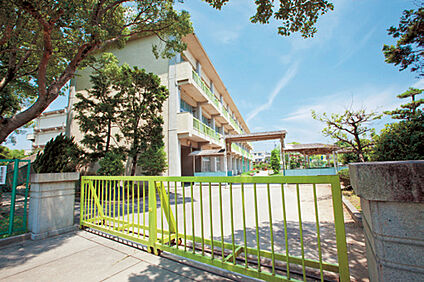 岡崎小学校 約1040～1060m(徒歩13～14分)