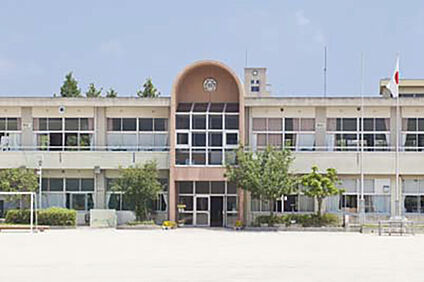 羽根小学校 約260ｍ(徒歩4分)