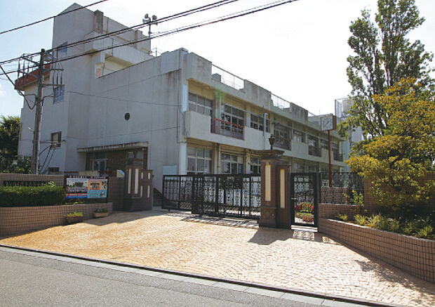 大谷口中学校（現地より徒歩2分）