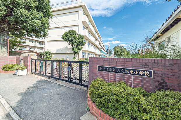 大久保小学校（現地より徒歩20分）