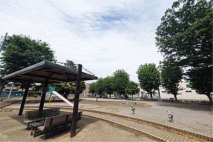 夷屋公園（現地より徒歩2分） 約110m