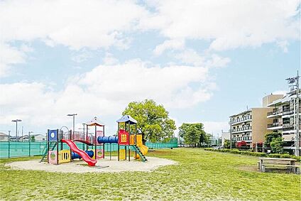 堀崎公園（現地より徒歩11分） 約810m