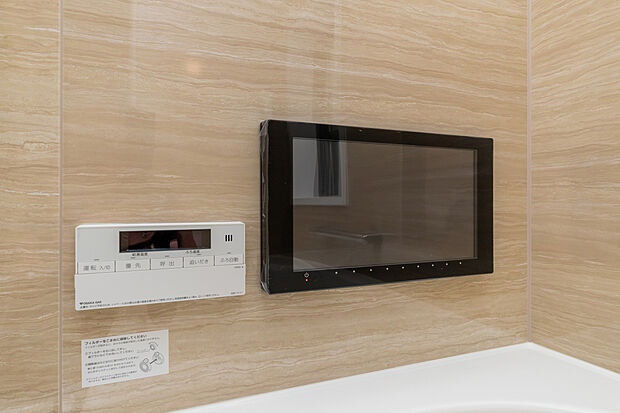 【【浴室設備】】浴室には、12V型地上デジタルハイビジョン液晶防水テレビや、エステやサウナが楽しめる、ミストサウナが装備されています。