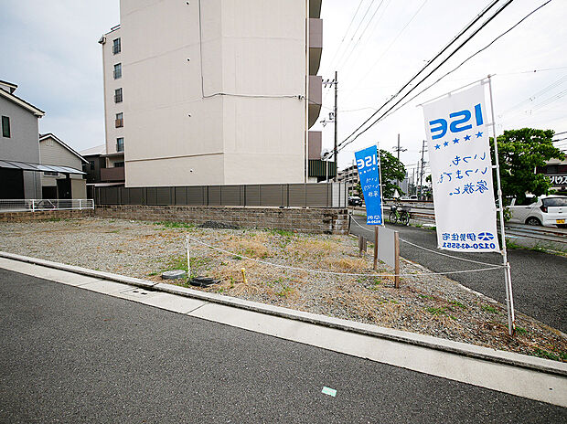 【【前面道路含む現地写真】】「なんば」駅への快適アクセスが叶う好立地◎スーパーや小学校も近く、子育て世帯にもおすすめです。/2025年7月撮影