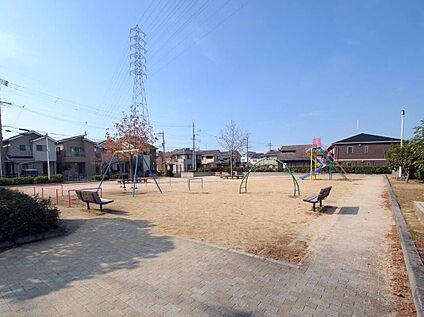 葛の葉4号公園 約190m(徒歩3分)