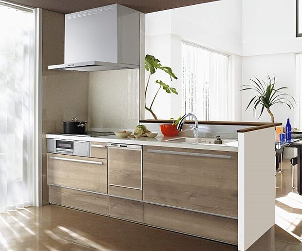 【【クリナップ】キッチン】家族でのコミュニケーションがとれる対面型システムキッチン。横一列にシンクとコンロをまとめたシンプルな形です。動きやすさとスタイリッシュなデザインが魅力。