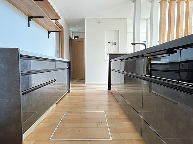 【クリナップ・ステディア製キッチン】収納時には静かに閉まるスムーズな引き心地のキッチン(弊社オプション施工例)