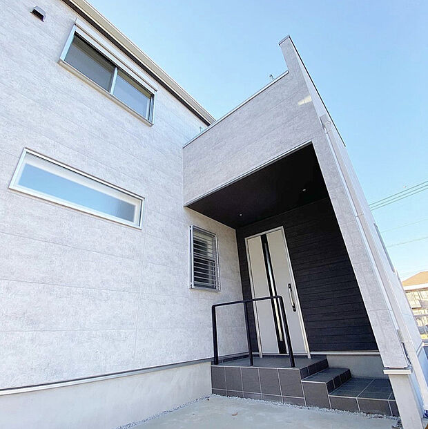 【建物プラン例(外観写真)】土地購入からつくる家をご紹介♪
最旬トレンドアイテムからセレクトできるお家。四季折々の自然と親しむ大宮の暮らし(弊社施工例)