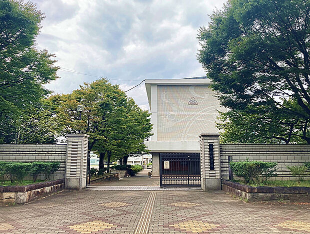 みよし市立三好中学校（約800m）