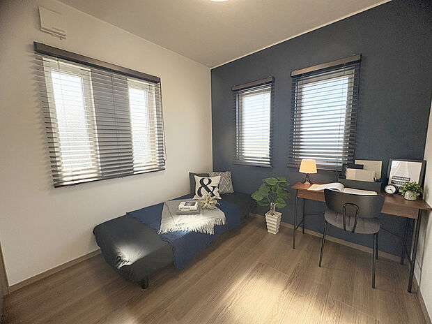 【2階洋室】アクセントクロスがオシャレな洋室。