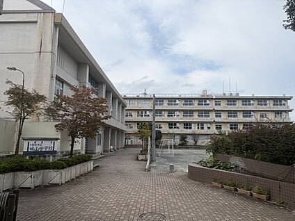 小田原市立城山中学校 現地から1600m。(徒歩20分。(最長))