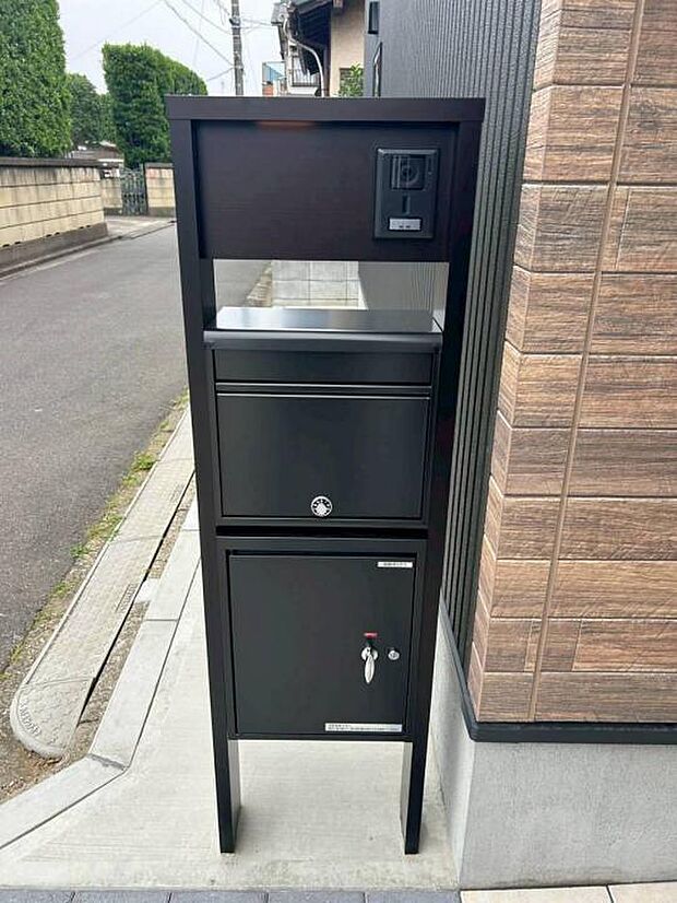 【宅配ボックス】不在時に便利な宅配ボックスで、ネットショッピングを気軽に楽しめます