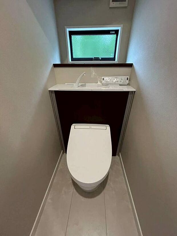 【トイレ】毎日使うトイレは落ち着きと清潔感のある、ホテルライクなタンクレスタイプです