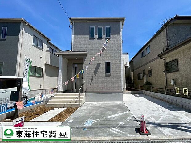 【外観】たっぷりの陽光を受け止める明るい邸宅で、新生活を！