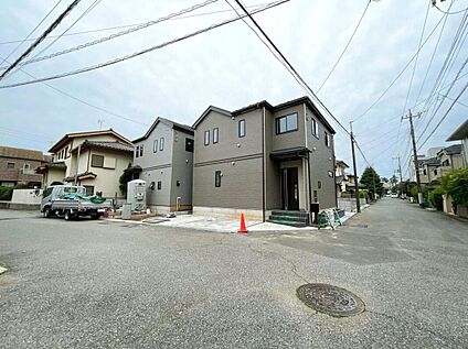 前面道路含む外観