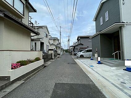 前面道路含む外観