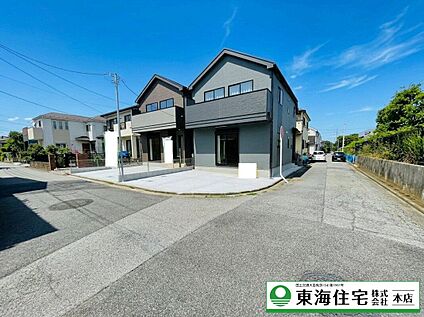 前面道路含む外観
