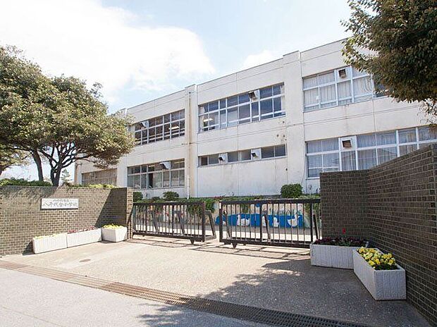 八千代市立八千代台小学校(約1,180m)