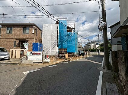 前面道路含む外観