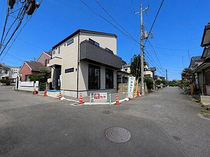 前面道路含む外観
