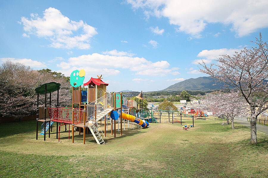 ふれあいの森総合公園 （2550ｍ 徒歩32分） (車5分)