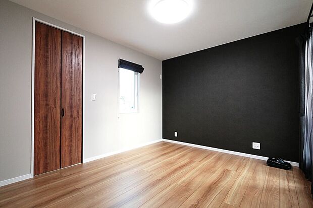 【モデルハウス15号地】7帖の主寝室にはWICも付いているのでスッキリとした空間を保てます。