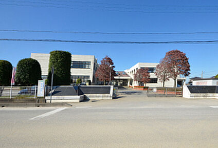 中央小学校 現地から1890m。(徒歩24分。)