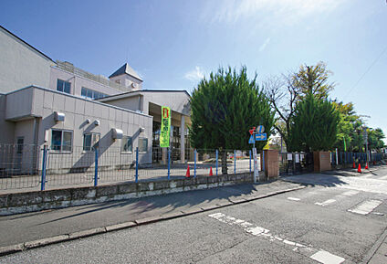 古河第二小学校 現地から560m～570m。(徒歩7分～8分。)