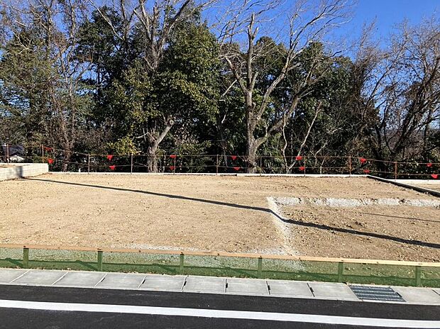 【現地写真】
ゆとりある敷地で叶える、心豊かなマイホーム。平屋建てや広々とした庭も思いのままに。洗練されたこの街で、あなたらしい住まいを描いてみませんか。
